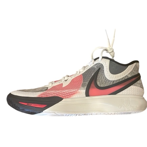 Authentic Nike Kyrie size 11 men’s shoes NIB Retail$189
NEW - Picture 6 of 9